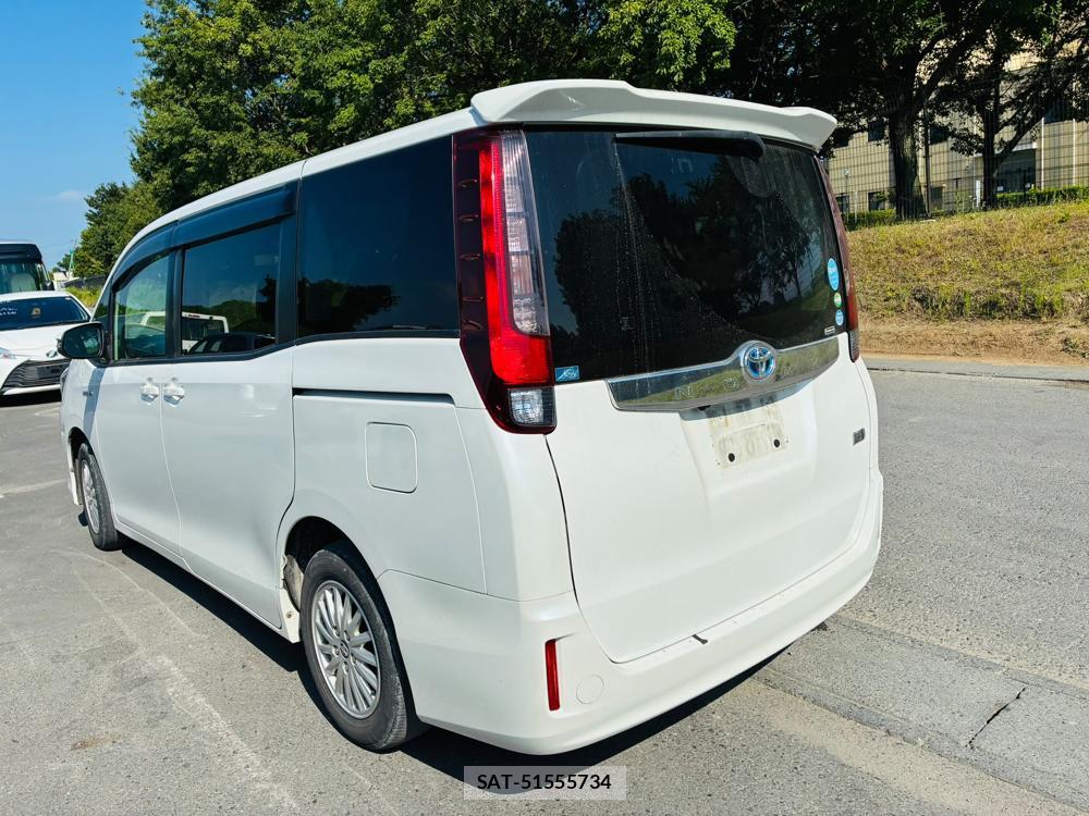 Toyota NOAH 2016-06 8112288-2