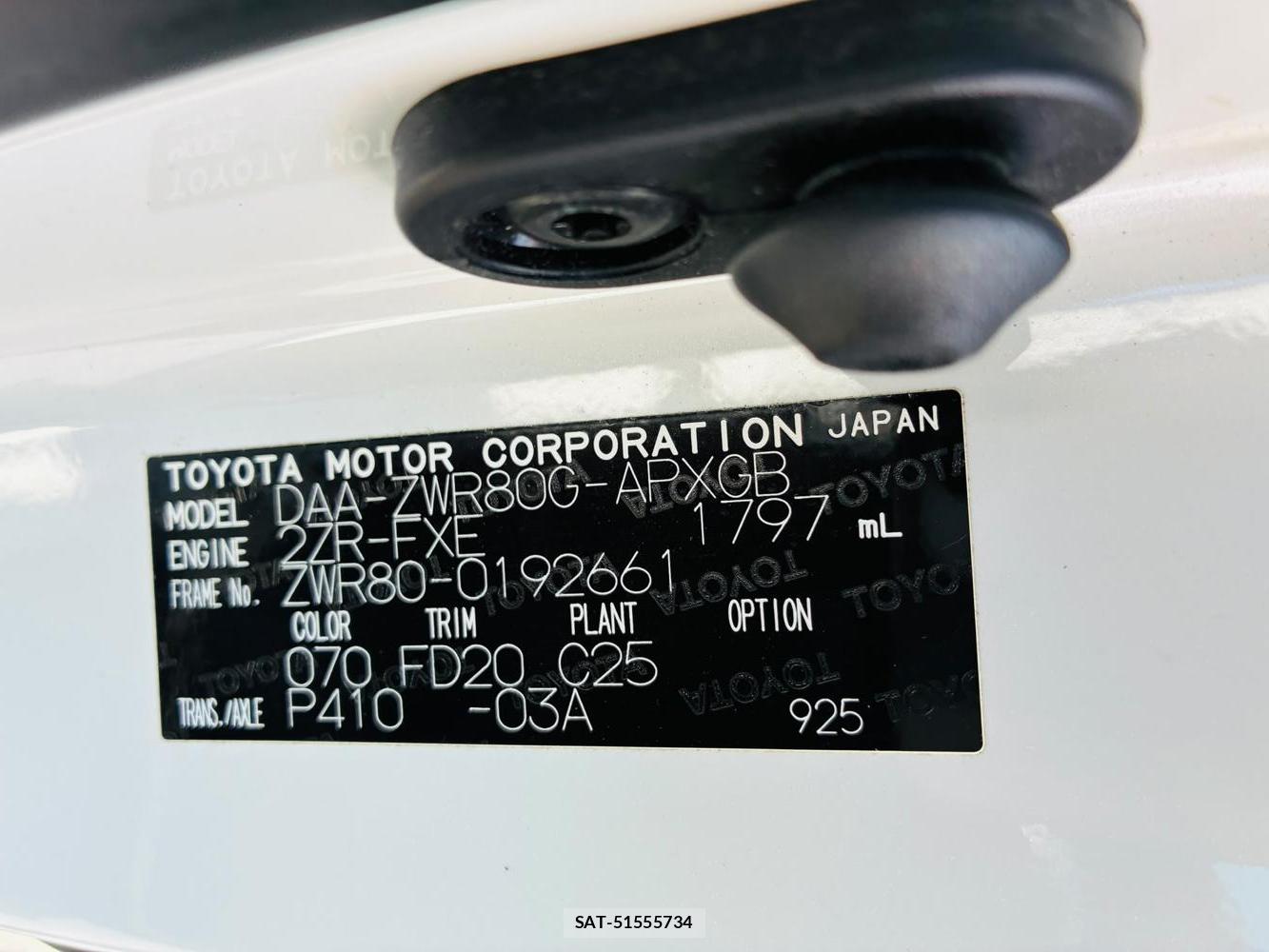 Toyota NOAH 2016-06 8112288-39