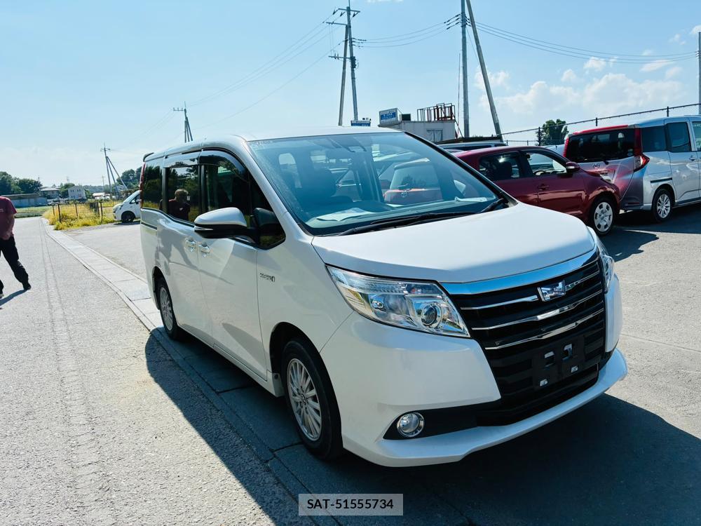 Toyota NOAH 2016-06 8112288-6