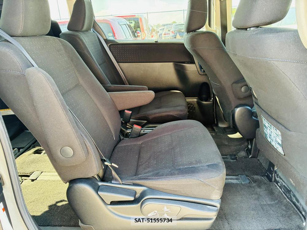Toyota NOAH 2016-06 8112288-8