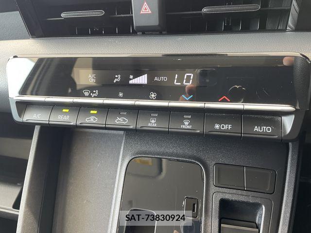 Toyota NOAH 2023-12 8209153-14