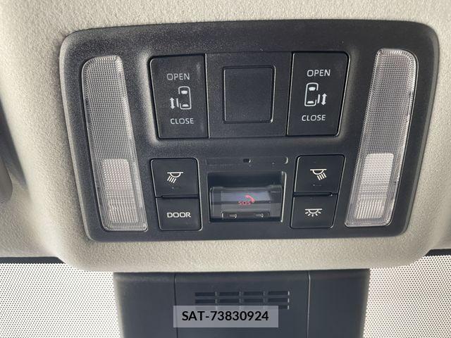 Toyota NOAH 2023-12 8209153-18