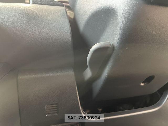 Toyota NOAH 2023-12 8209153-19