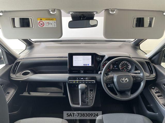 Toyota NOAH 2023-12 8209153-25