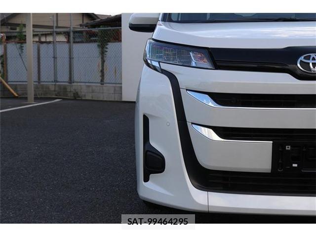 Toyota NOAH 2025-03 8209149-11