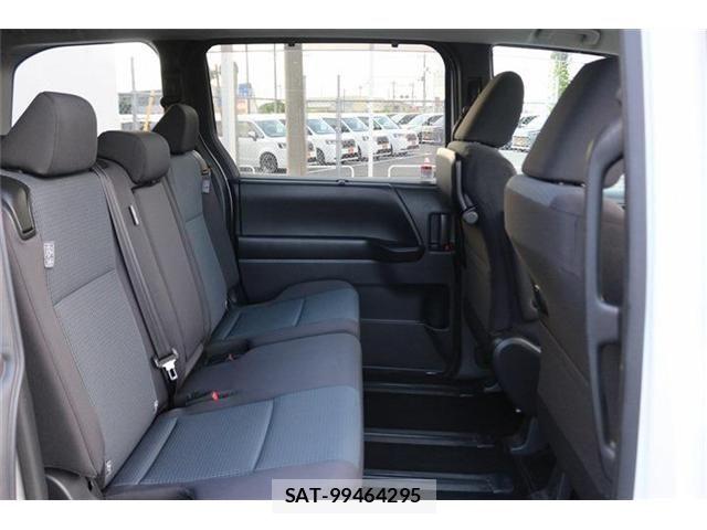 Toyota NOAH 2025-03 8209149-16
