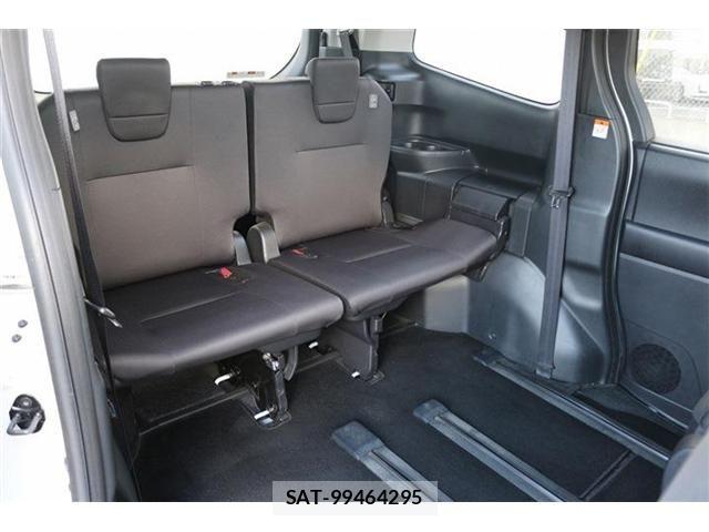 Toyota NOAH 2025-03 8209149-17