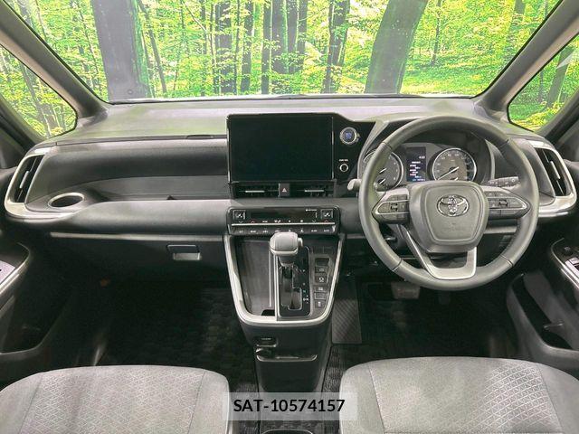 Toyota NOAH 2023-10 8209144-1