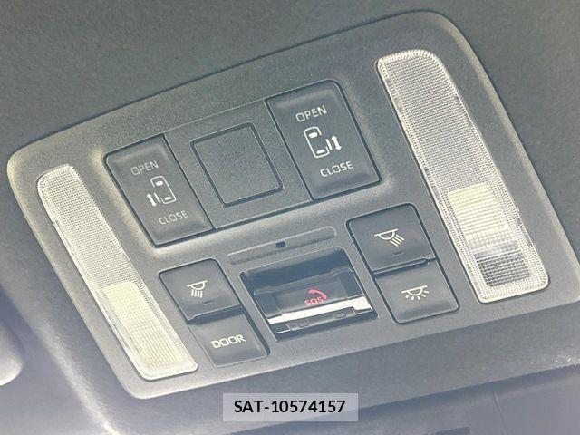 Toyota NOAH 2023-10 8209144-4