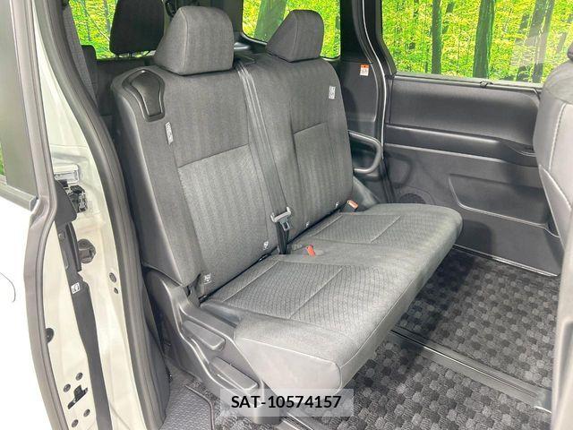 Toyota NOAH 2023-10 8209144-8