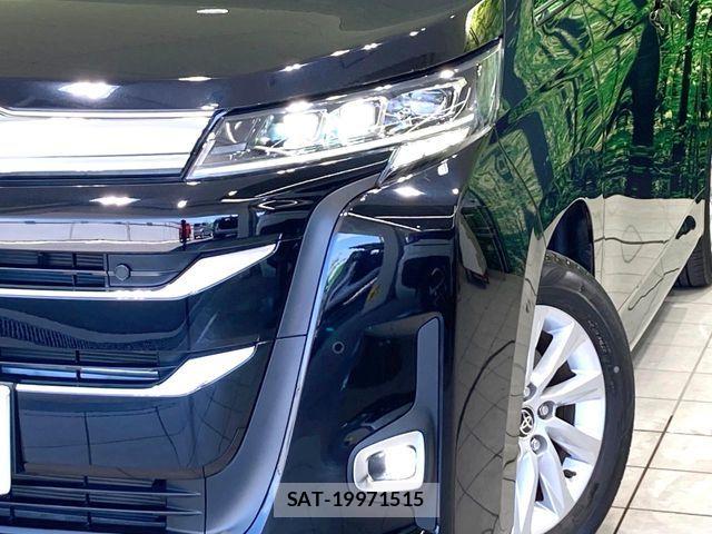 Toyota NOAH 2023-04 8209145-12