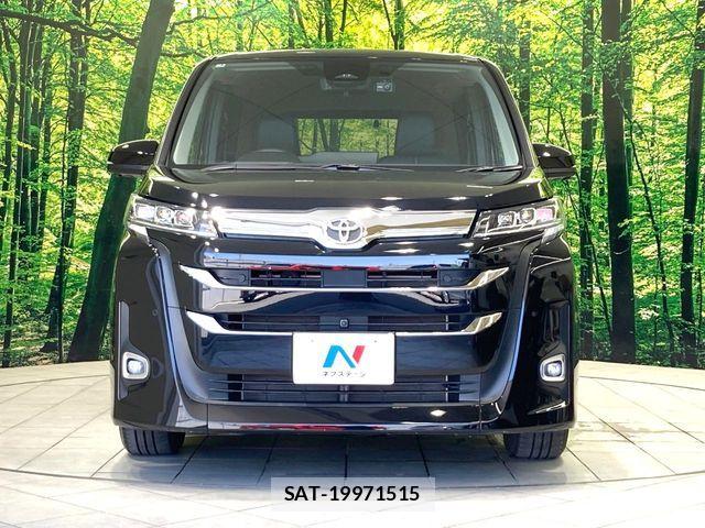 Toyota NOAH 2023-04 8209145-14