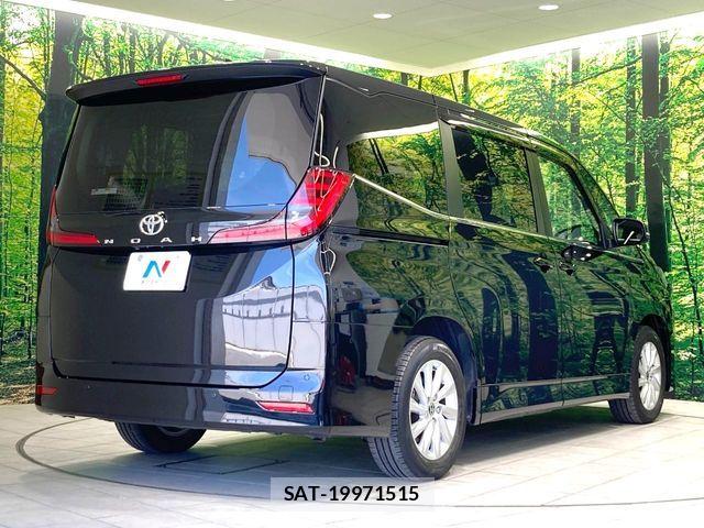 Toyota NOAH 2023-04 8209145-17