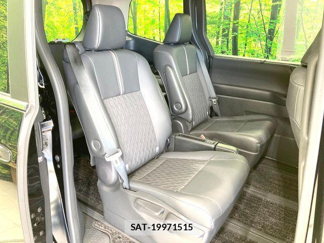Toyota NOAH 2023-04 8209145-8