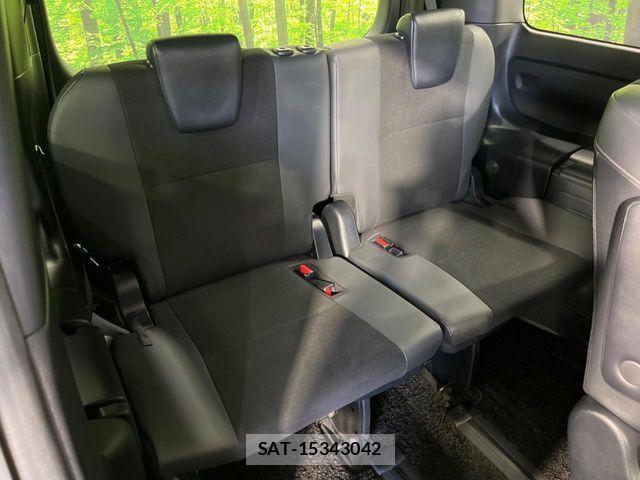 Toyota NOAH 2019-06 8209158-9