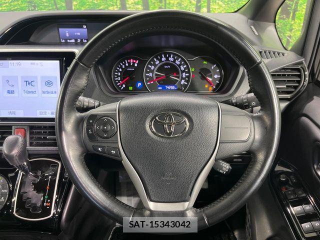 Toyota NOAH 2019-06 8209158-11