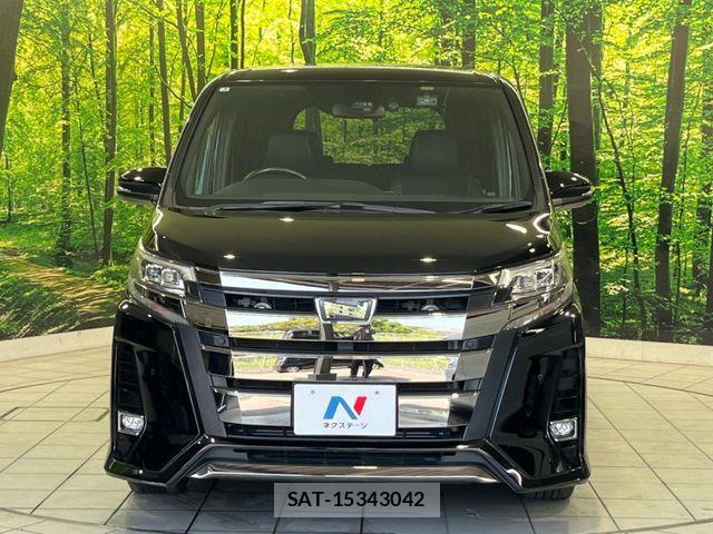 Toyota NOAH 2019-06 8209158-14