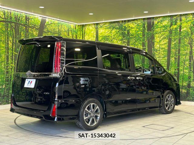 Toyota NOAH 2019-06 8209158-17
