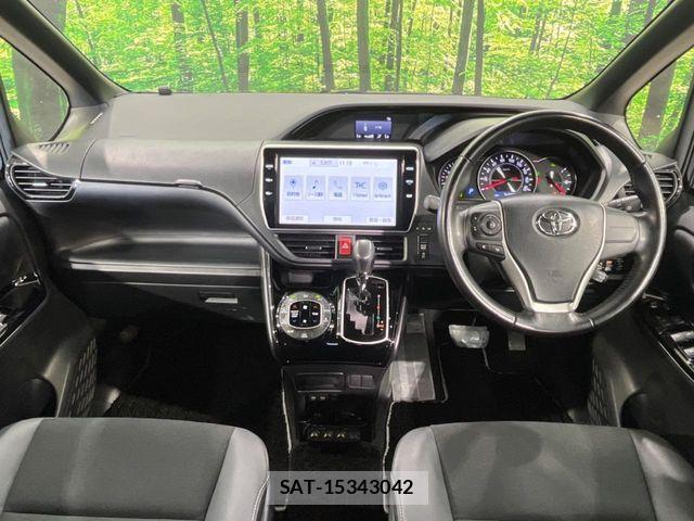 Toyota NOAH 2019-06 8209158-1