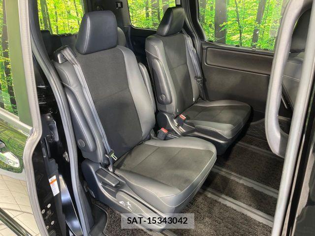 Toyota NOAH 2019-06 8209158-8