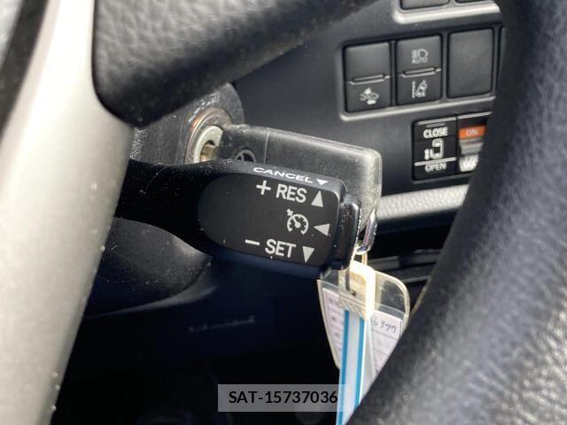 Toyota NOAH 2020-12 8209157-11