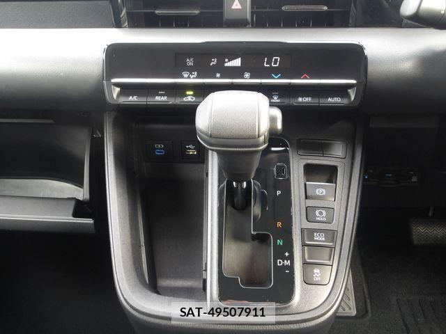 Toyota NOAH 2023-06 8209155-11