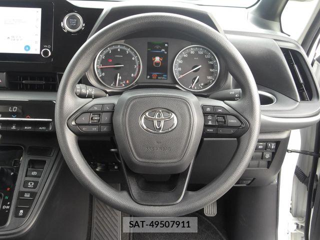 Toyota NOAH 2023-06 8209155-12