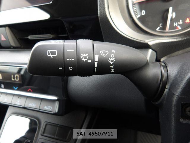 Toyota NOAH 2023-06 8209155-13