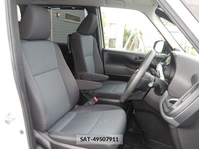 Toyota NOAH 2023-06 8209155-15