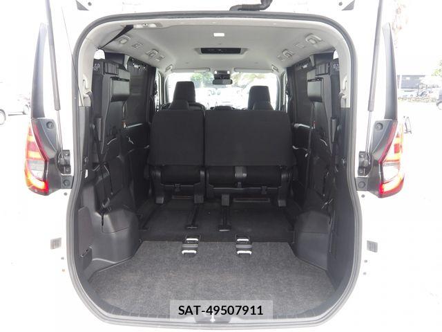 Toyota NOAH 2023-06 8209155-20