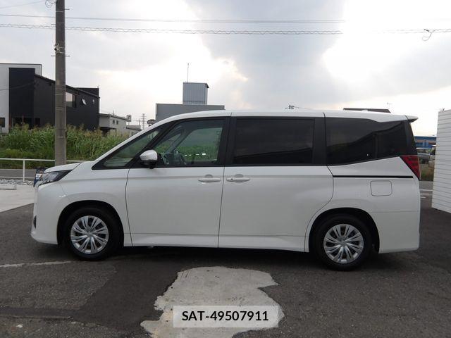 Toyota NOAH 2023-06 8209155-28