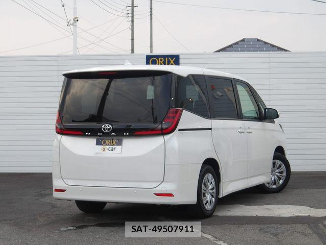 Toyota NOAH 2023-06 8209155-2