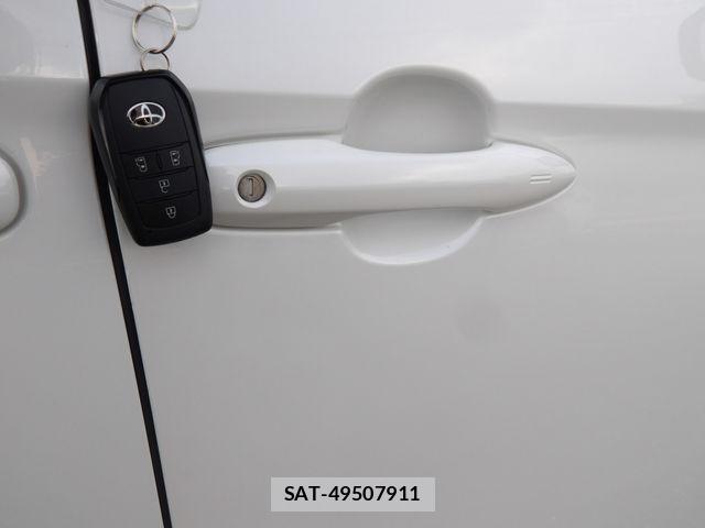 Toyota NOAH 2023-06 8209155-6