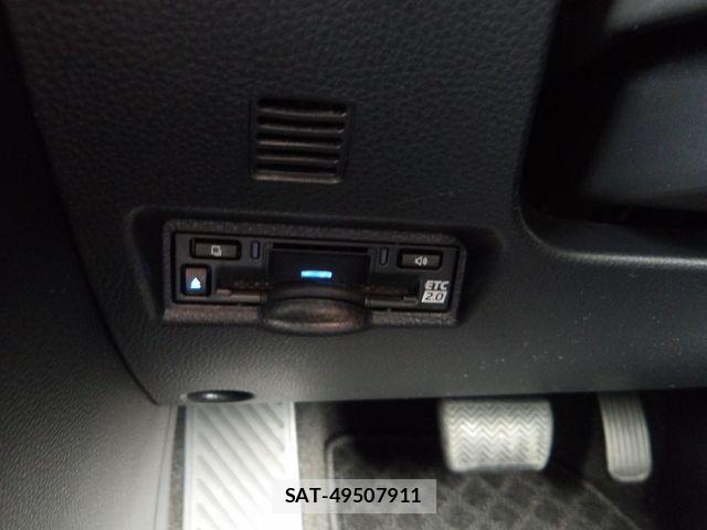 Toyota NOAH 2023-06 8209155-7