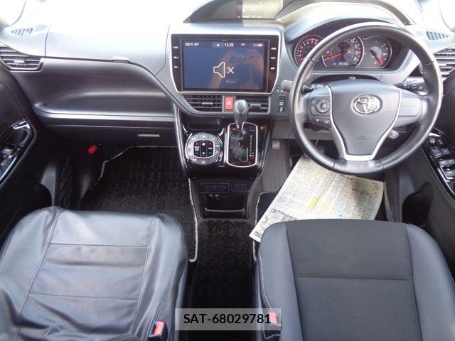 Toyota NOAH 2019-03 8209161-1