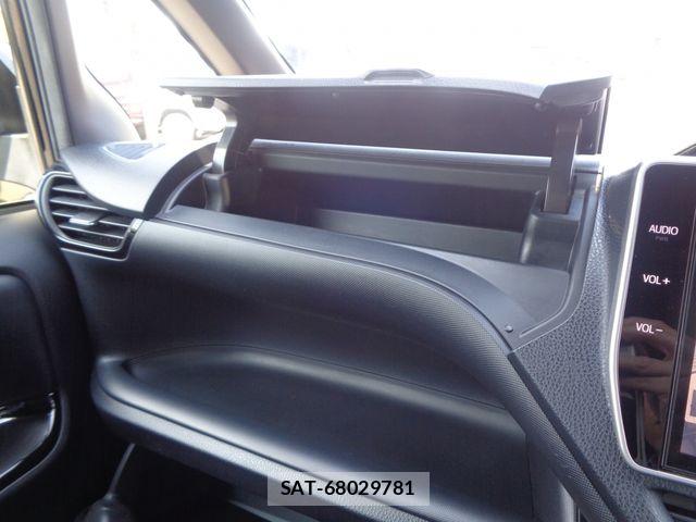 Toyota NOAH 2019-03 8209161-24