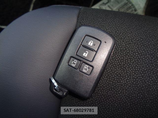 Toyota NOAH 2019-03 8209161-28