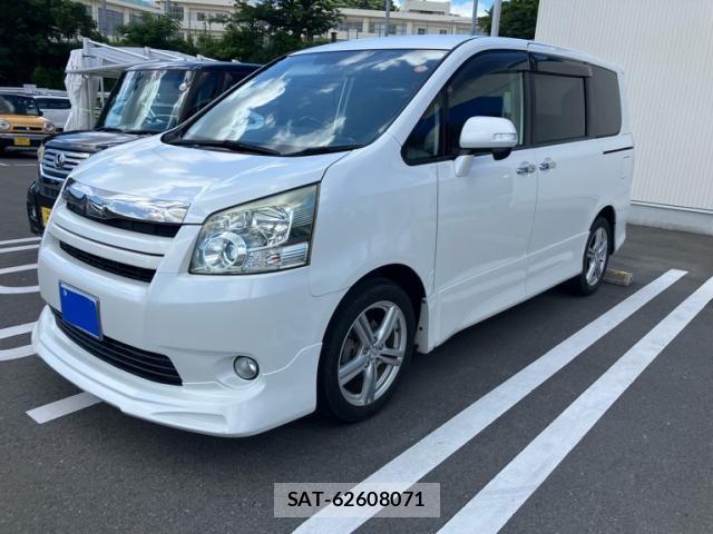 Toyota NOAH 2008-01 8231082-0