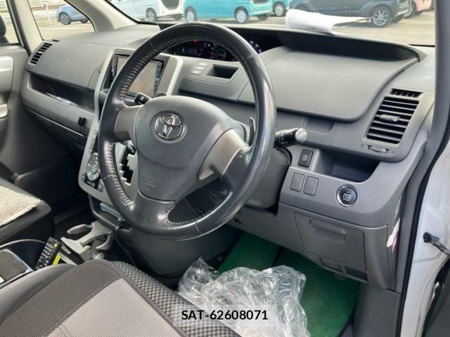 Toyota NOAH 2008-01 8231082-17