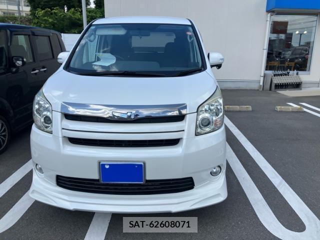 Toyota NOAH 2008-01 8231082-1