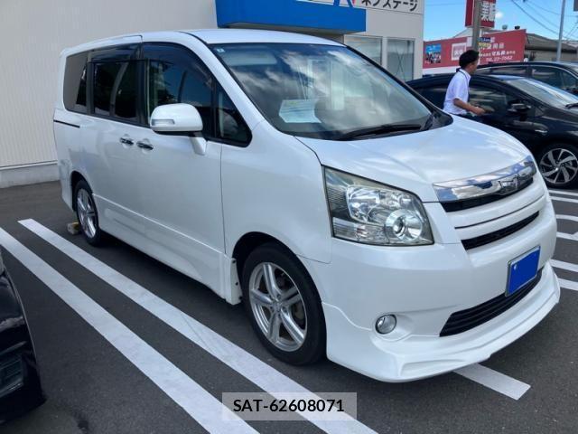 Toyota NOAH 2008-01 8231082-2