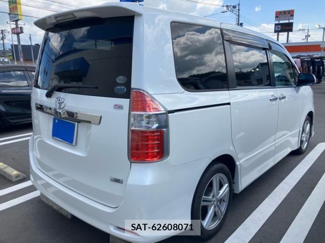 Toyota NOAH 2008-01 8231082-3