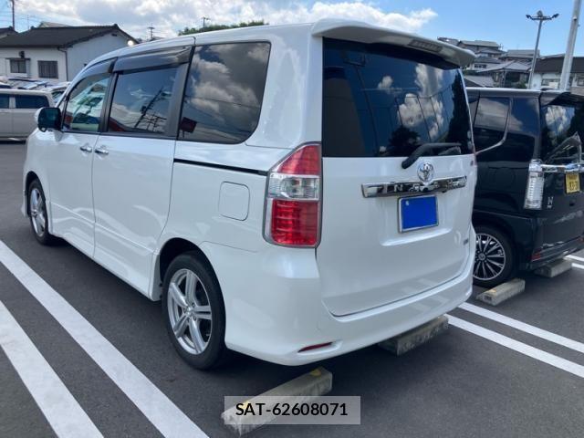 Toyota NOAH 2008-01 8231082-5