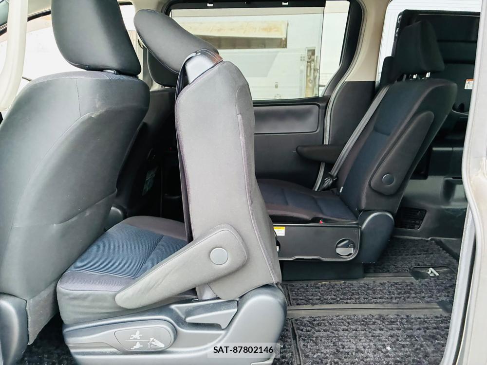 Toyota NOAH 2015-07 8169412-9