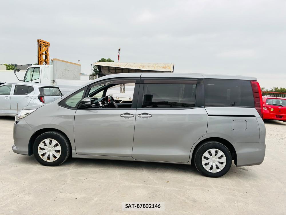 Toyota NOAH 2015-07 8169412-1