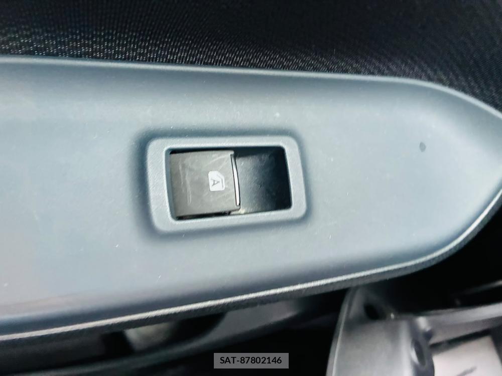Toyota NOAH 2015-07 8169412-23