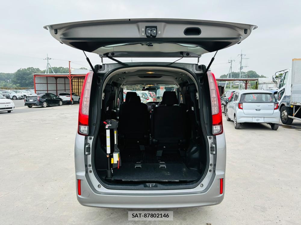 Toyota NOAH 2015-07 8169412-26