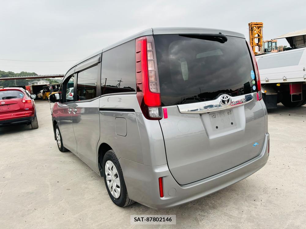 Toyota NOAH 2015-07 8169412-2