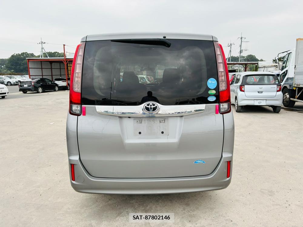 Toyota NOAH 2015-07 8169412-3
