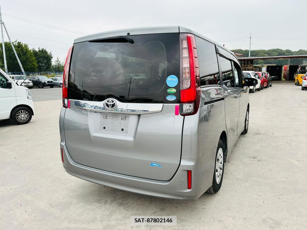 Toyota NOAH 2015-07 8169412-4
